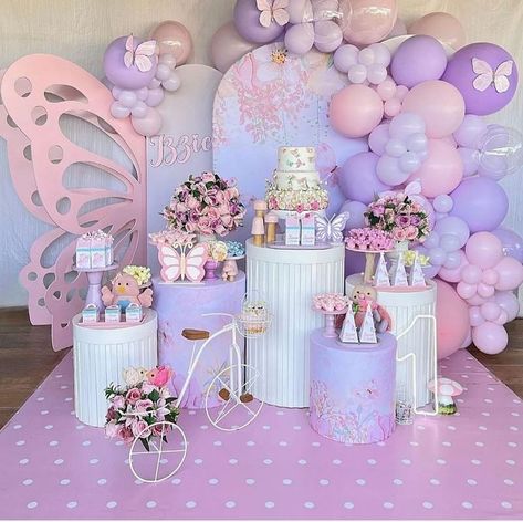 Instagram@hreventsplanner Flowers And Butterflies Birthday Theme, Butterfly Theme Birthday Decoration, Baby Boy Christening Cake, Balloon Birthday Themes, Butterfly 1st Birthday, Butterfly Birthday Party Decorations, Lila Party, Butterfly Themed Birthday Party, Butterfly Birthday Theme