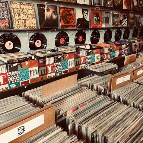 Inside Mabu Vinyl, South African record store. Based in Cape Town since 2000. Vintage Foto's, Vinyl Aesthetic, 80s Vibes, 80s Aesthetic, Grunge Vintage, Music Aesthetic, Retro Wallpaper, Picture Collage, Retro Aesthetic