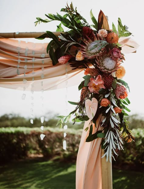 Get inspired by this tropical Maui destination wedding. Maui Destination Wedding, Fall Wedding Arches, Orange Wedding Colors, Rustic Wedding Decorations, Wedding Ceremony Ideas, Wedding Color Trends, Flowers And Greenery, Reception Centerpieces, Wedding Winter