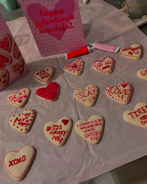 galentines valentines inspo aesthetic pink red cookies baking friends sleepover ideas inspo girls night funny Valentines Sleepover, Friends Sleepover Ideas, Red Cookies, Baking Friends, Friends Sleepover, Galentines Valentines, Girl Therapy, Custom Birthday Cakes, Cookies Baking