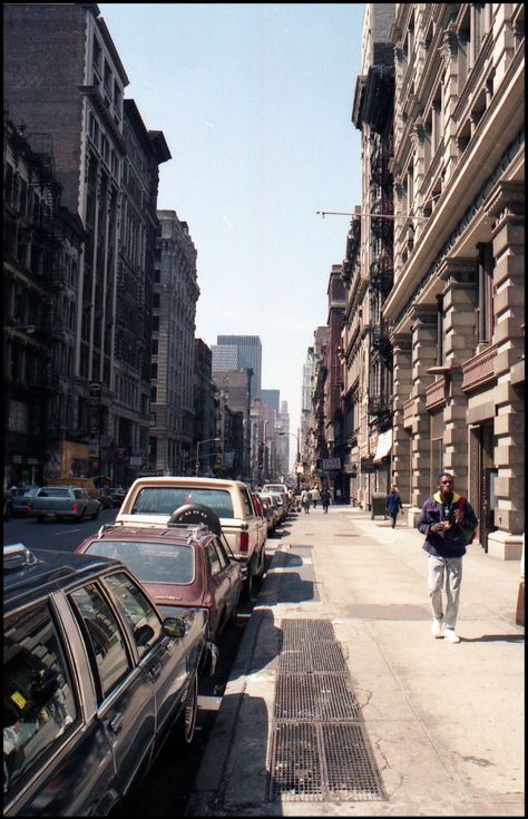 New York City in 1990 Through a French Photographer's Lens ~ vintage everyday New York 80s Aesthetic, New York Street Drawing, New York 90s Aesthetic, New York City 90s, New York 2000s, New York 1990s, Old School New York, New York 80s, 2000s New York