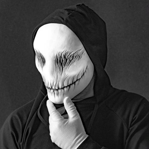 Slender mask. You can buy this mask in my Etsyshop. #slenderman #slender #smile #cosplay #cosplayukraine #anotherfacecraft #mask Ghost Face Mask, Ghost Mask, Soirée Halloween, Masque Halloween, Horror Masks, Mask Masquerade, Scary Costumes, White Mask, Slenderman