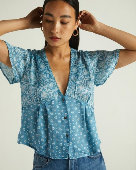 Reistor on Instagram: “A dream in blue, this versatile top features a mix of floral prints and a flowy, easy silhouette. Available exclusively at @madewell…” Cotton Tops Designs, Indian Tops, Easy Silhouette, Tie Dye Tops, Elegant Outfit Classy, Dress Making Patterns, Trendy Fashion Tops, Shirts Design, Indian Fashion Dresses