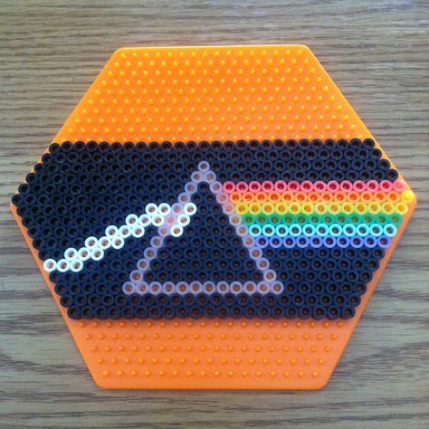 Wakaan Logo Perler, Pink Floyd Perler Beads, Perler Hexagon Pattern, Perler Bead Patterns Hexagon Board, Album Perler Beads, Perler Bead Patterns Circle Board, Album Cover Perler Beads, Space Perler Bead Patterns, Perler Door Hanger