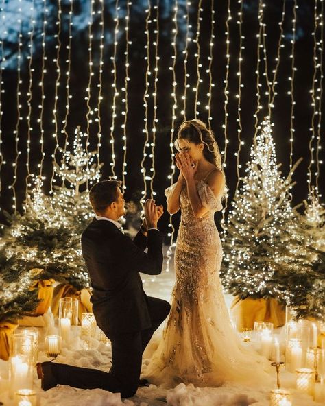 Christmas Engagement Proposal, Candlelight Proposal, Christmas Wedding Proposal, Christmas Lights Wedding, Proposal Christmas, 2023 Wedding Trends, Lit Trees, Winter Proposal, Christmas Couple Pictures