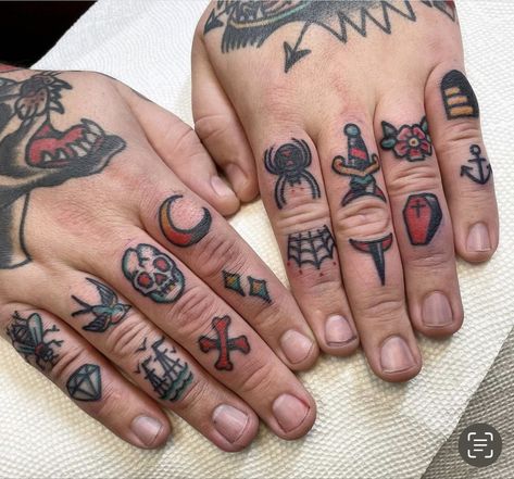 American Traditional Knuckle Tattoos, Man Finger Tattoo, Finger Tattoo Traditional, Finger Tattoos Old School, Hand Tattoo American Traditional, Finger Tattoos Traditional, Vintage Finger Tattoo, Knuckle Tattoos Traditional, Hand Tattoos For Guys Traditional