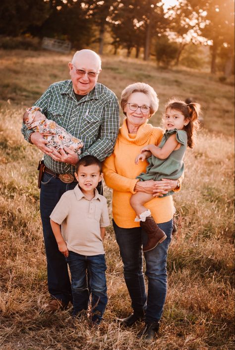 Grandparents Day Photoshoot, Grandparents Photoshoot Grandkids Studio, Grandparents And Grandkids Pictures Family Photos, Grandparent And Grandchildren Poses, Grandparent Mini Session, Outdoor Family Photos With Grandparents, Grandparents With Grandkids Photo Ideas, Grandparent Photoshoot Grandkids Fall, Family Shoot With Grandparents