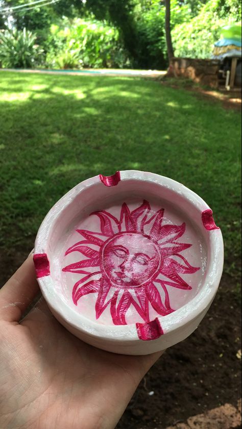 #ashtray #clay #airdryclay #pink #sun #crafts #diy #modgepodge Sun Ashtray Clay, Cool Ashtray Ideas, Artsy Ashtray, Hello Kitty Ash Tray Clay, Sphere Clay Ideas, Cute Ash Tray Clay, Clay Ash Trays Aesthetic, Ashtray Made Of Clay, Diy Clay Ashtray Aesthetic