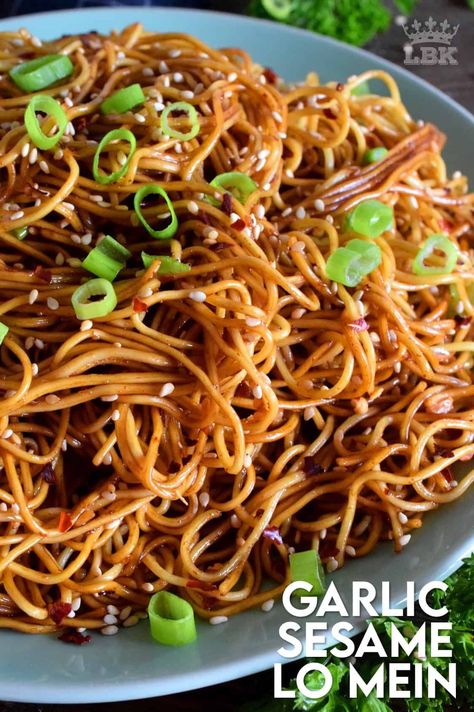 Easy Asian Noodle Recipes, Easy Asian Noodles, Asian Noodle Dishes, Lo Mein Recipes, Asian Noodle Recipes, Asian Dinners, Asian Noodle, Noodle Recipes Easy, Garlic And Ginger