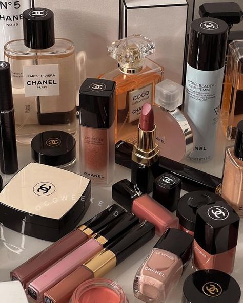 Coco Chanel Aesthetic, Chanel Foundation, European Princess, Chanel Aesthetic, Coco Chanel Mademoiselle, Expensive Makeup, Makeup Bag Essentials, Brand Aesthetic, No Lie