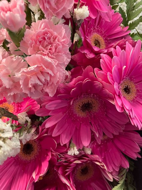 my favorite color flowers, all mixed up in a bouquet for me. beautiful! #pink #flowers Flower Bouquet Close Up, Bright Pink Bouquet, Flower Close Up, Beautiful Pink Flowers, Pink Bouquet, My Favorite Color, Bouquet Of Flowers, Bright Pink, Flowers Bouquet