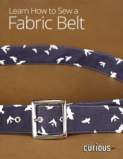 This quick and easy DIY project teaches you how to sew a fabric belt, from start to finish. Insert eyelets, interfacing and a buckle for a professional look. Belt Pattern, Diy Belts, Sewing Dress, Techniques Couture, Easy Sewing Projects, Diy Sewing Projects, Fabric Belt, Sewing For Beginners, Sewing Tips