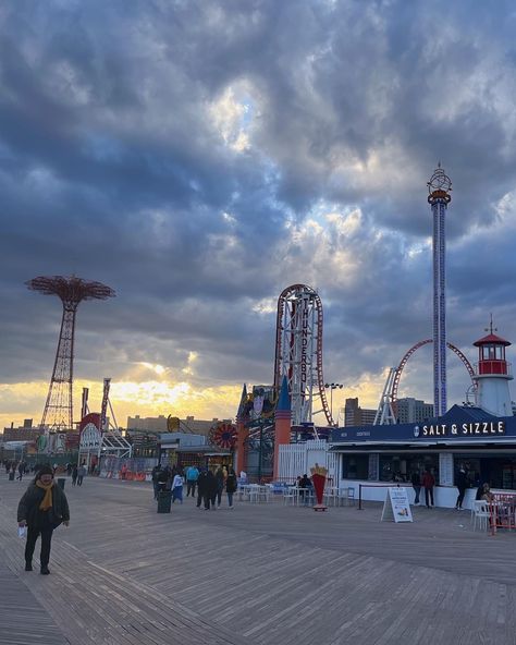 New York Coney Island, Coney Island Boardwalk, Taylor Swift Sunset, Coney Island Aesthetic, Nyc Scenery, New York Taylor Swift, Anna Huang, Isabella Valencia, Kings Of Sin