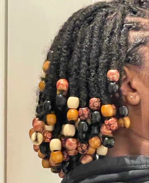 Beads On Locs, Cabello Afro Natural, Short Locs Hairstyles, Dreads Styles, Braids Hairstyles Pictures, Protective Hairstyles Braids, Dreadlock Hairstyles, Locs Hairstyles, Box Braids Hairstyles