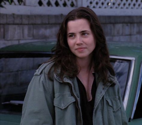 Lindsay Weir, Linda Cardellini, Freaks And Geeks, Monkeys Funny, Girl Next Door, Music Tv, Serie Tv, Celebrity Crush, Pretty Woman