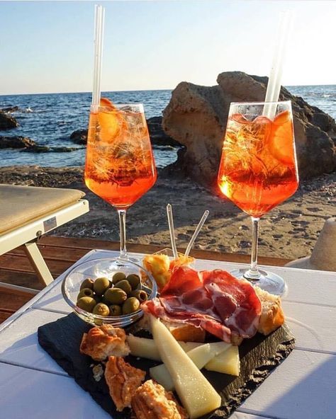 Capri Italia, Aperol Spritz, Breakfast Time, Cooking Tips, Italian Recipes, Great Recipes, Summer Vibes, Alcoholic Drinks, Vision Board