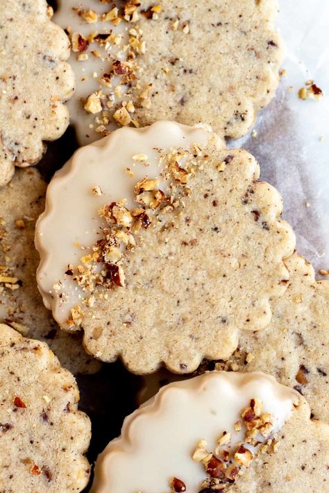 Pecan Cookies, Vintage Baking, Maple Pecan, Fall Cookies, Cookies Recipes Christmas, Brown Butter, Happy Tuesday, Sweets Treats, Yummy Cookies