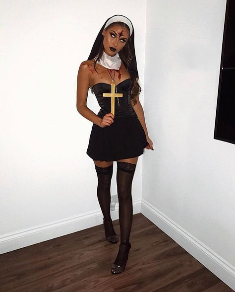 LIANA MARISA on Instagram: “Nun of that 🗡” Black Dress Halloween Costume Ideas, All Black Halloween Costume, Black Dress Halloween, Dress Halloween Costume Ideas, Disfarces Halloween, Black Dress Halloween Costume, Nun Halloween Costume, Stylish Halloween Costumes, Halloween Costumes Women Creative