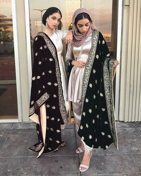 ☆ Shaadi Barbaadi ☆ on Instagram: “Love the gorgeous velvet shawls 🔥🔥🔥 #Repost @itsnawalll . . . . . . . . . . . . . . . . . . . . . . .…” Culture Clothes, Velvet Shawls, Eid Ideas, Brown Clothes, Asian Wedding Dress Pakistani, Pakistani Beauty, Desi Attire, Bridal Dupatta, Velvet Dress Designs