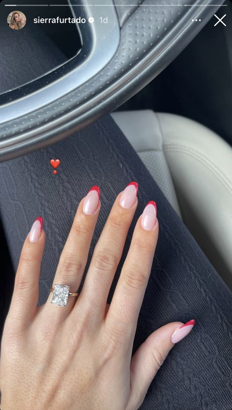 Sierra Furtado Engagement, Sierra Furtado, Cruise Nails, Gold Minimalist Jewelry, Physical Beauty, Festival Nails, Classy Nails, Chic Nails, Dream Ring