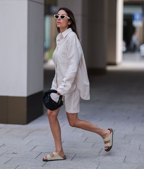 Birkenstock Women Outfit, Birkenstock Outfit Women, How To Clean Birkenstocks, Birkenstock Sandals Outfit, White Birkenstocks, Birkenstock Outfit, Birkenstock Style, Birkenstock Women, Glam Outfit