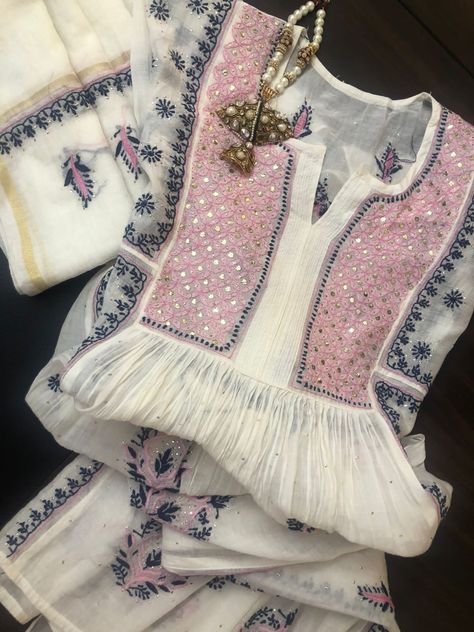 Cute Kurti, Simple Hand Embroidery, Simple Kurta Designs, Desi Fashion Casual, Casual Indian Fashion, Pakistani Fashion Party Wear, Long Dress Design, Traditional Indian Outfits, Dress Design Patterns