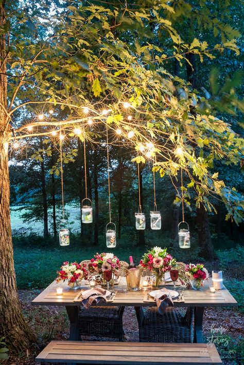 The Best Outdoor String Lights And How To Use Them Outdoor Table Setting, Table Settings Tips, Outdoor Lighting Design, Deco Boheme Chic, Outdoor Dining Spaces, Outdoor Table Settings, Outdoor Dinner, Outdoor Diy Projects, Outdoor Parties