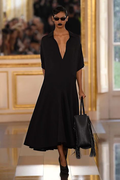 Pierpaolo Piccioli Valentino FW24 Paris Fashion Week Collection | Hypebeast Pierpaolo Piccioli, Midi Dress Formal, Fall 24, Woman Suit Fashion, La Fashion, Runway Collection, Suit Fashion, Fall 2024, Fashion Classy