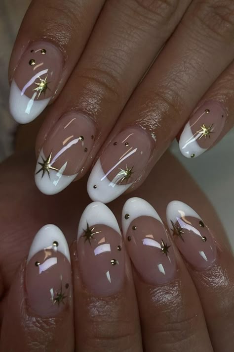 Check out these cute French tip nails with a fun and unique twist. Nail Art Creative, Tip Nail Designs, Hoco Nails, French Tip Nail Designs, Classic French Manicure, Summery Nails, Work Nails, Basic Nails, Tip Nails