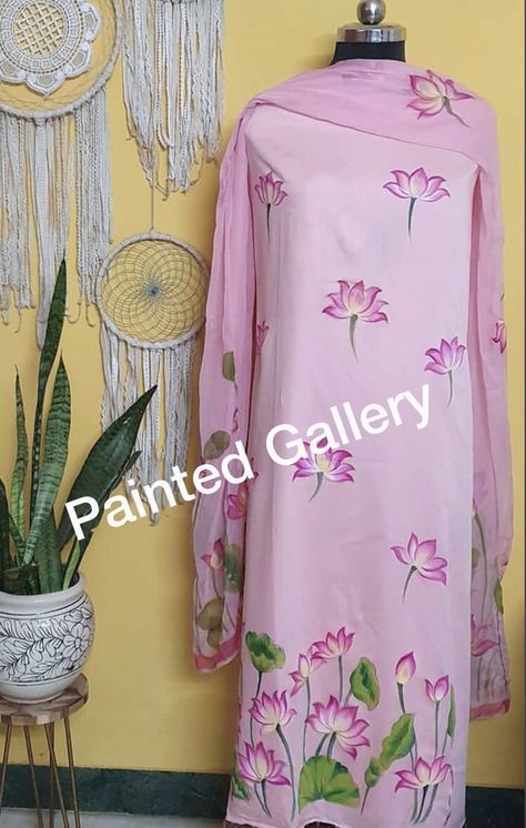 Pichwai Print Dress, Painted Kurtas For Women, Fabric Painting Kurti Design, Hand Painted Kurtas For Women, Kurti Painting Design, Hand Painted Kurtis, Hand Painted Kurti, Paint Suit Design For Women, New Stylish Dress