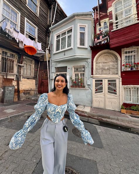 This is what dreams are made of 🥹🥹 (Turkey Diaries Istanbul day 1)! I had booked an experience via Airbnb called Hassan ‘s home where @hasannkinay takes me around his neighbourhood Balat, where he grew up in while talking everything turkey and eating a lot of yummy food 🥰 Top : @leaclothingco Pants : @valttacontractor ❤️ Bag : @mokobara Rida Tharana, Turkey Fashion, Istanbul Fashion, Istanbul Travel, American Travel, Turkey Travel, Travel Outfit, Birthday Outfit, Fitness Inspo