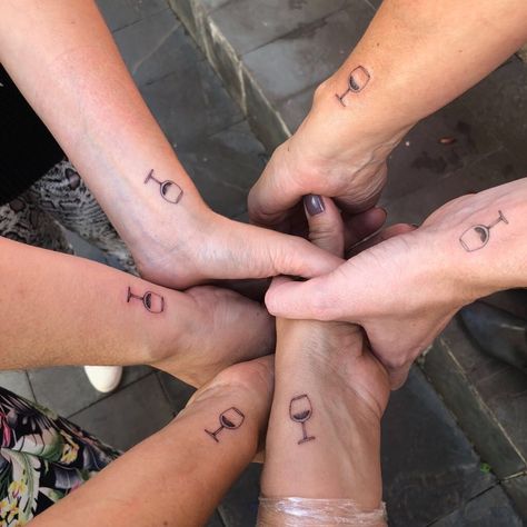 4 Matching Friend Tattoos, 4 Best Friends Tattoos, Group Tattoos Friendship For 5, Tattoos For Groups Of 4, Group Tattoos For 4, Group Of 3 Tattoos, 5 Besties, Group Tattoo Ideas, Tattoo Amigas