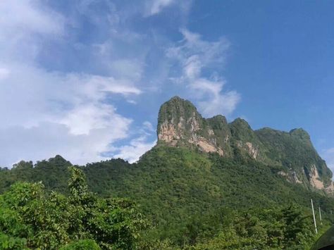 Zwekabin (Kwe Ka Baw) mountain in Kayin(Karen) state Burma. Chin State Myanmar, Mon State Myanmar, Burma Travel, Myanmar Mountain, Kayin State, Hpa An, Mrauk U Myanmar, Burma Myanmar, Scrapbook Items