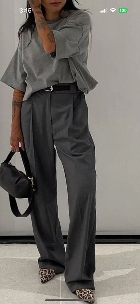 Baggy Cargo Pants Outfit, Stripes Pants, Cargo Pants Outfit Women, Cargo Pants Outfits, Travel Clothes, Cargo Pants Outfit, Baggy Cargo Pants, Pants Outfits, Gray Stripes