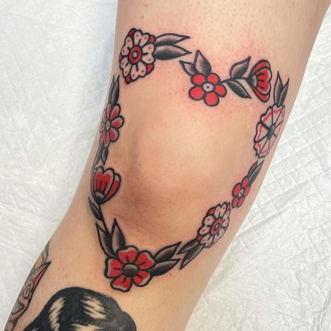 Flower Heart Knee Tattoo, American Traditional Bracelet Tattoo, Traditional Love Heart Tattoo, American Traditional Tattoos Love, Mid Stomach Tattoo, Unique Knee Tattoos Women, Traditional Style Heart Tattoo, American Trad Knee Tattoo, Traditional Feminist Tattoo