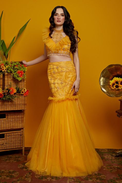 Bodycon Lehenga, Designer Lehnga Unique For Wedding, Unique Lehenga Designs, Fish Cut Lehenga, Lehenga Patterns, New Dress Design Indian, Fish Cut Gown, Deity Clothes, Embellished Lehenga