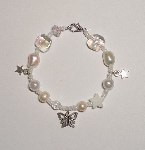 Star And Pearl Bracelet, Beaded Aesthetic Bracelets, Star Bracelet Aesthetic, Pretty Bead Bracelets, Jewelry Beads Aesthetic, Bracelet Inspiration Beads Aesthetic, Beaded Star Bracelet, Butterfly Accessories Jewelry, Star Bracelet Bead