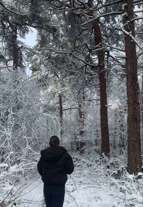 Winter Walk Aesthetic, December Vision Board, Christmas Moodboard, Uk Aesthetic, Winter Arc, Fit Board, Winter Inspo, Winter 23, Early Winter