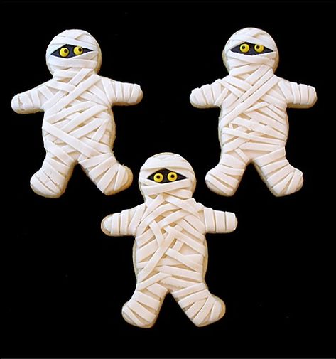 Mummy Sugar Cookies, Mummy Cookies, Halloween Sugar Cookies Decorated, Cookies Halloween, Halloween Cookies Decorated, Halloween Sugar Cookies, Halloween Baking, Sugar Cookie Designs, Halloween Mummy