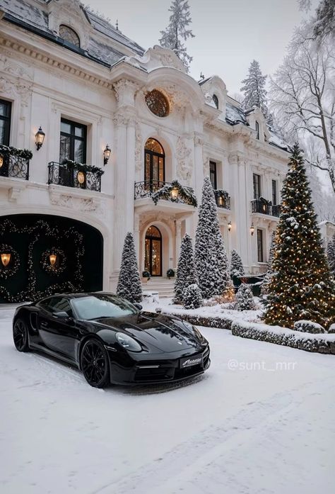 Christmas Porsche, Mansion Christmas, Old Money House, Chic House, Dream Life House, Large House, Luxury Lifestyle Dreams, Luxury Homes Dream Houses, Dream House Interior