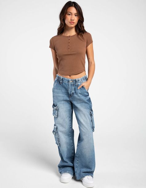 Denim Cargo Pants Outfit, Jean Cargos, Cargo Jeans Outfit, Cute Cargo Pants, Womens Cargo Pants, Urban Outfitters Y2k, Tropical Outfits, School Wishlist, Womens Cargo