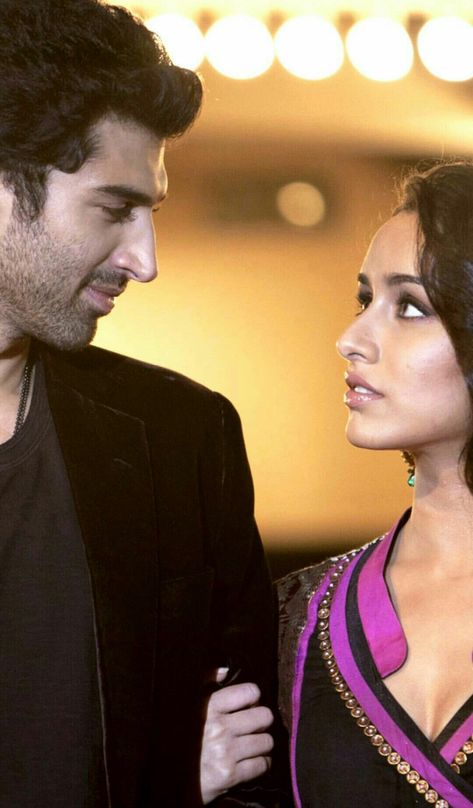 Ashique 2 Pics, Funny Couple Pics, Dhanush Images, Aashiqui 2, Roy Kapoor, Vintage Bollywood Aesthetic, Funny Couple Pictures, Romantic Couple Images, Love Couple Images