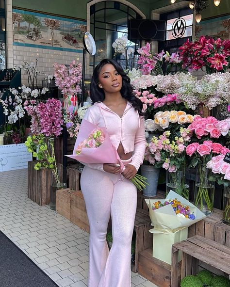 In full bloom🌸 | Instagram Feminine Black Women, Full Body Photo, Pink Lifestyle, Boujee Outfits, Black Femininity, Pink Girly Things, In Full Bloom, Pink Outfits, Cute Simple Outfits