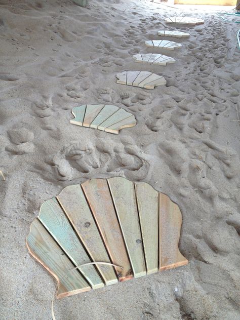 Stepping Shells!! Beach House Landscaping Ideas, Beach House Yard, Beach Theme Backyard, Cottage Style Furniture, Beach Backyard, Deco Marine, Shore House, Dream Beach Houses, Beach Theme Decor