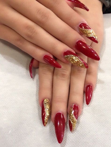 Cute Almond Red nails with gold Oxblood And Gold Nails, Nail Art Designs Glitter Sparkle, Red Gold Nails Acrylic, Red Gold Glitter Nails, Red And Gold Nail Art Designs, Nails Acrylic Red And Gold, Red Gold Nail Art, Red And Gold Nails Design, Red Green Gold Nails