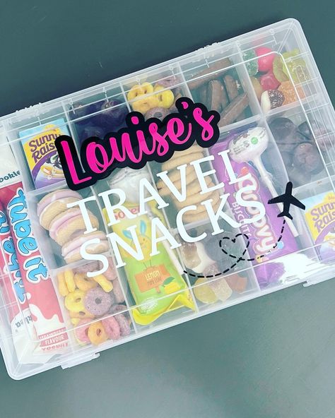 Holiday season is nearly upon on us so why not have a stress free journey with our personalised snack boxes. All of our snack boxes are made from food safe plastic and are BPA free.  Simply fill the compartments with your favourite snacks for a stress free journey or a night at home on the sofa.  The wording and image can be changed. The boxes have 18 compartments but the inserts can be removed to make the compartments slightly larger. The box measures 27x17x4cm so will fit perfectly in your hand luggage 😊 Snack Box For Plane, Snack Trolley, Snack Box Ideas, Snacks Road Trip, Roadtrip Snacks, Plane Snacks, Car Snacks, Food Trolley, Snackle Box