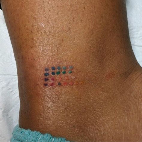 Tattoo Color Test, Colored Tattoos On Dark Skin, Brown Tattoo Ink, Dark Skin Tattoo, Skin Color Tattoos, Green Tattoos, Beginner Tattoos, White Ink Tattoo, Tattoo Color