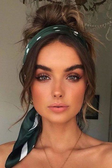 18 CUTE BANDANNA HAIRSTYLES YOU WILL LOVE Natalie Sole, Hairband Hairstyle, Ideas De Maquillaje Natural, Best Natural Makeup, A Messy Bun, Hair Scarf Styles, Peinados Fáciles Para Cabello Corto, Bandana Hairstyles, Hair Envy