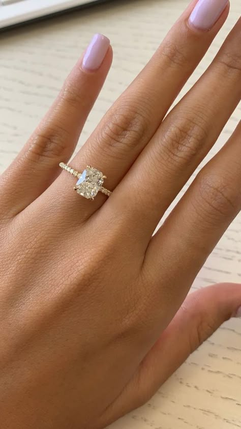 Luxury Wedding Rings For Women, Engagement Ring With Diamonds On Band, Engagement Rings Cuts, Square Rings Engagement, Good Engagement Rings, Rectangle Wedding Rings, Wedding Rings Engagement Gold, Classy Engagement Rings, Engagement Rings Big