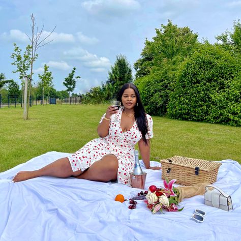 Picnic Date Outfits, Outdoor Photoshoot Inspiration, Picnic Fashion, Picnic Date Food, Picnic Photo Shoot, Picnic Pictures, Picnic Photography, Picnic Outfit, Date Dress